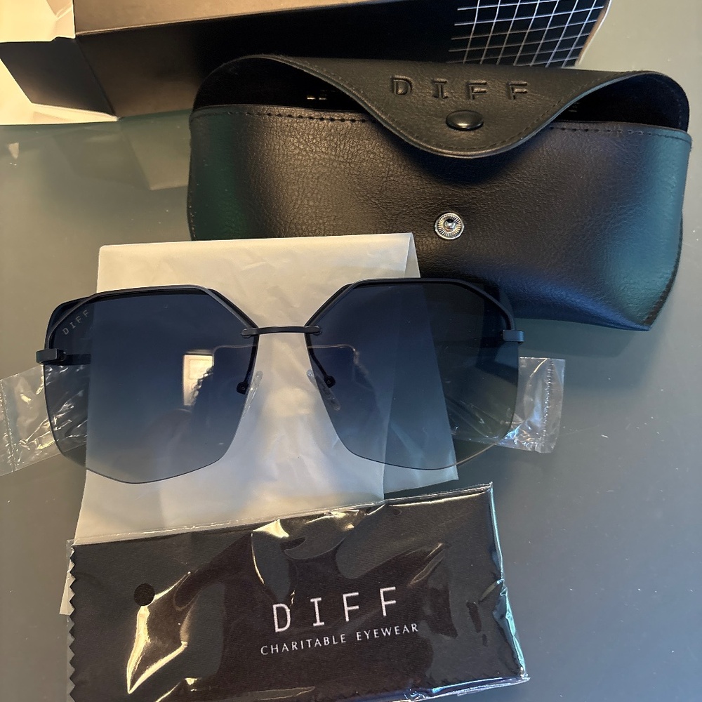Diff Bree Navy Metal Sunglasses